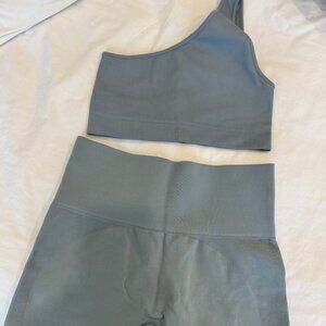 Set Active Matching Set - Shorts and Sports Bra